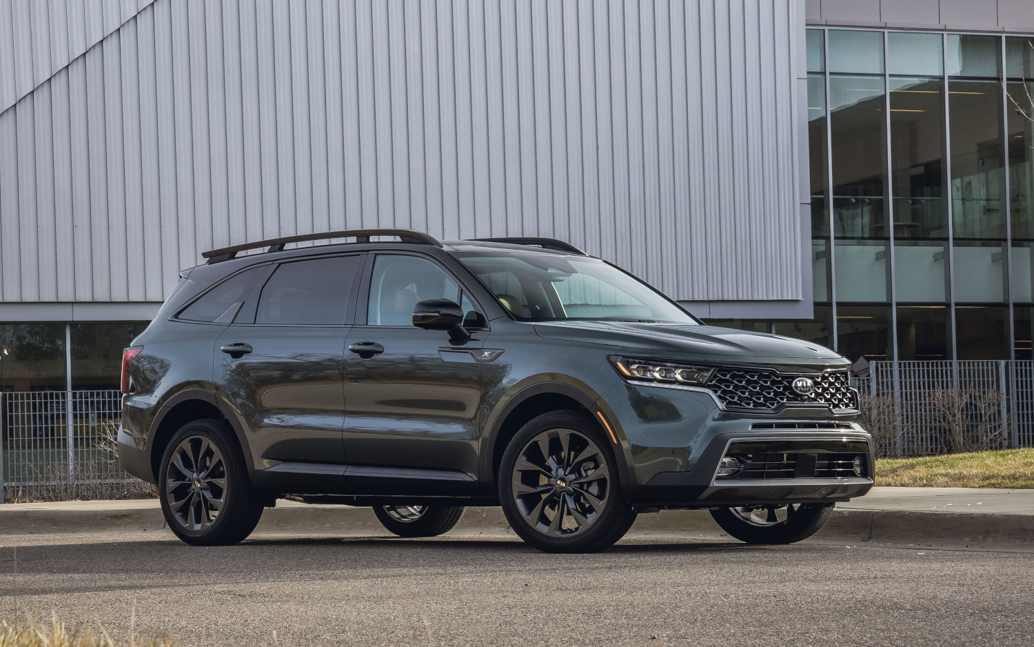 Comparison - Hyundai Tucson Hybrid 2021 - vs - Kia Sorento SX 2021 ...